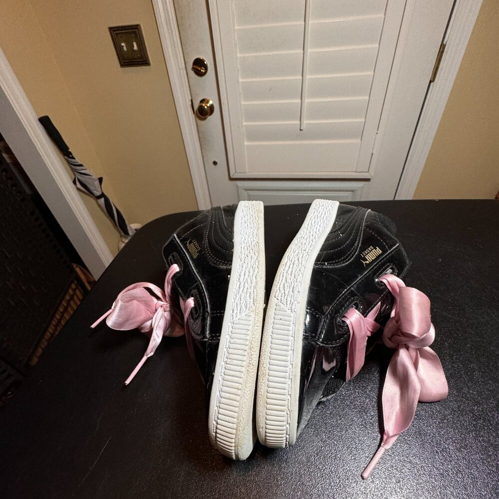 Puma basket heart patent black sneakers size 13.5 pink satin laces - Picture 6 of 11